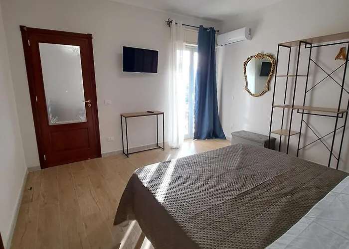 Skyline Apartment *