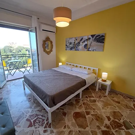 Skyline Apartment *