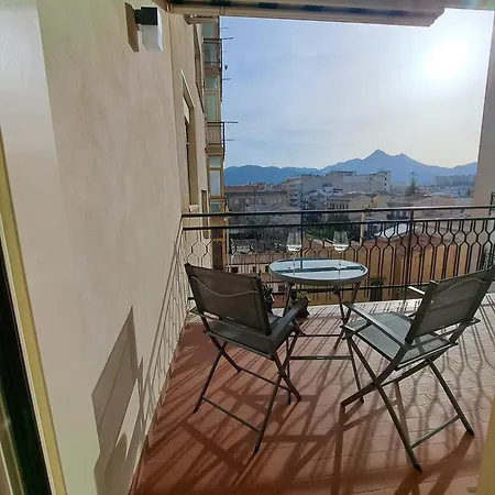 Skyline Apartment *