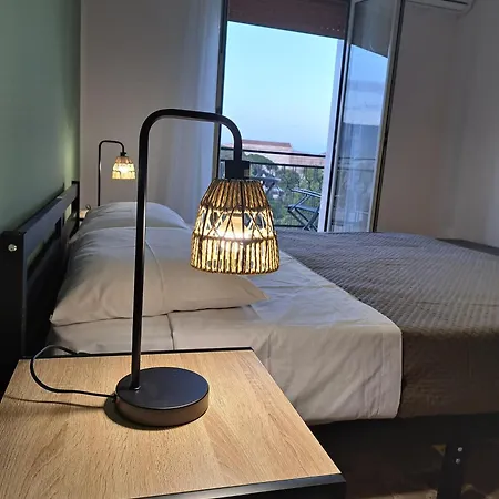 Skyline Apartment *